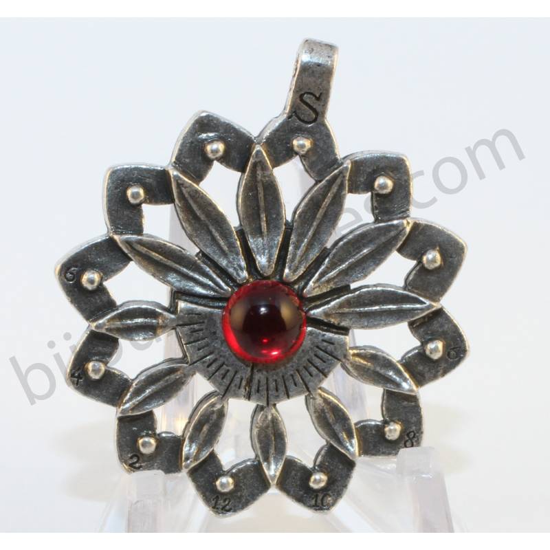Bijou solaire fleur rouge Bijou solaire fleur rouge
